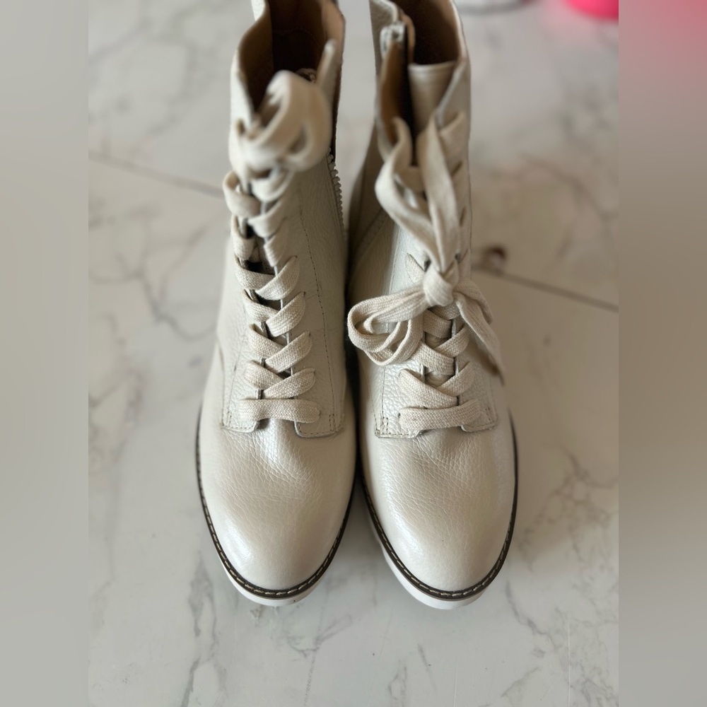 Vionic Beige Ankle Boots
